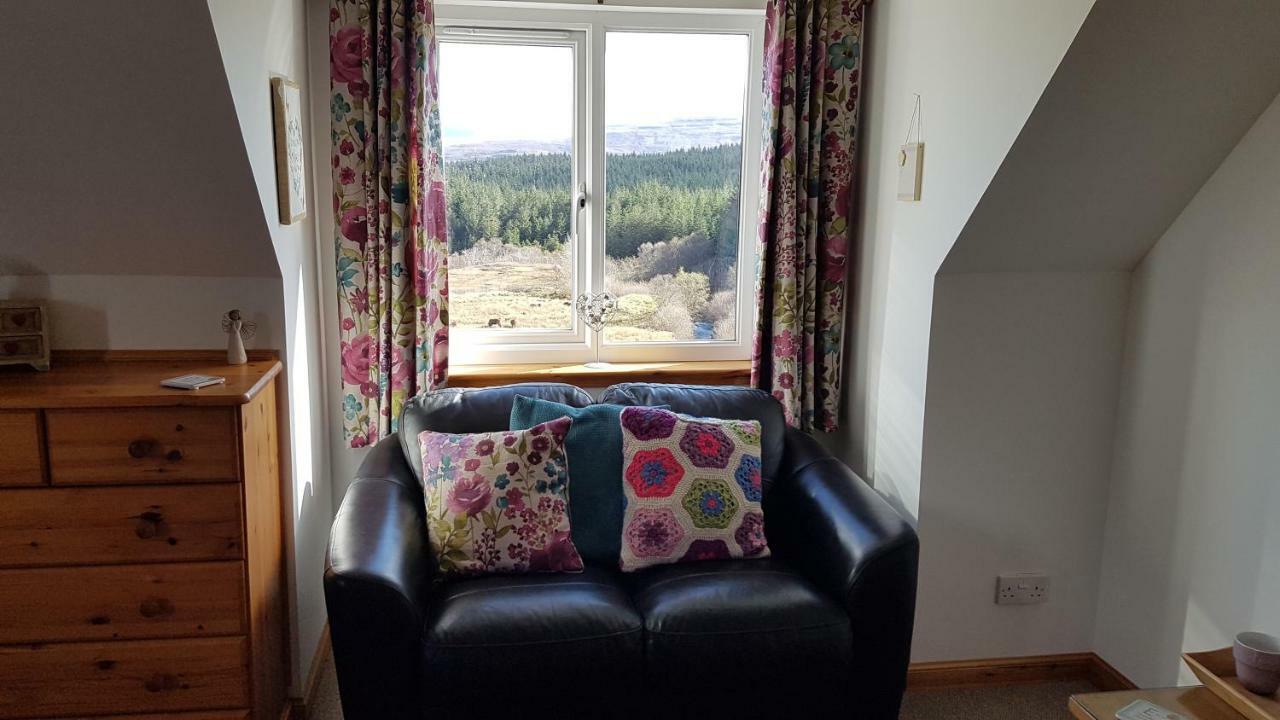 An Cois Na H-Aibhne Apartment Skeabost Bagian luar foto