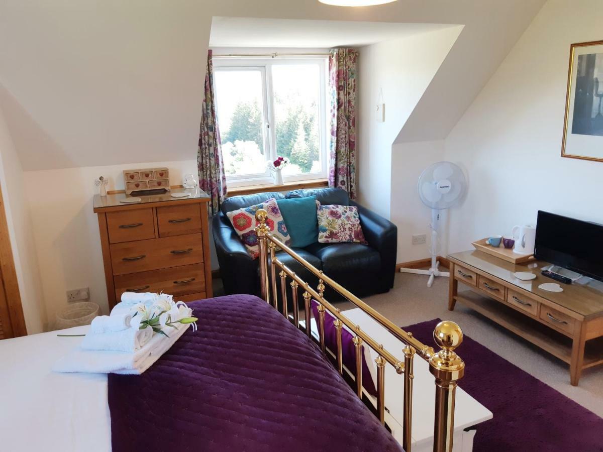 An Cois Na H-Aibhne Apartment Skeabost Bagian luar foto